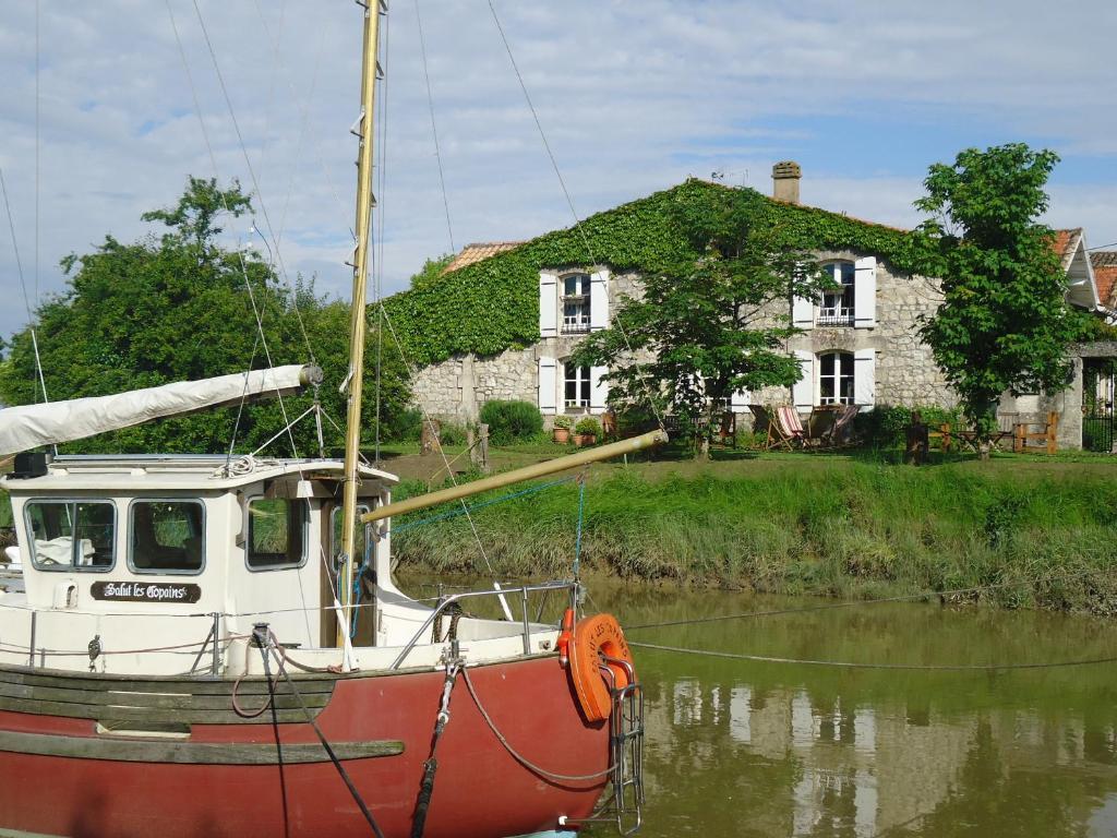 Domaine Des Pres De Joussac - Protocole Sanitaire Strict Villa Jau-Dignac-et-Loirac Room photo